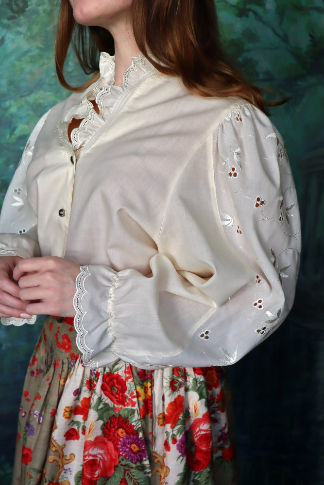 70’s creme blouse with ruffles