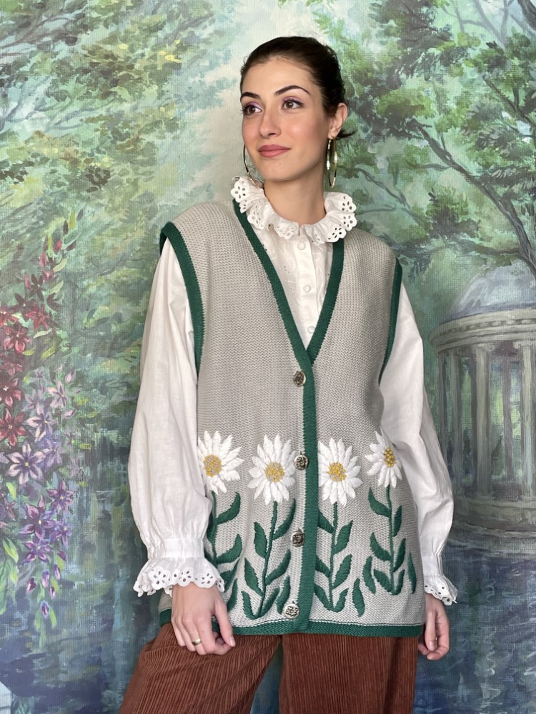Edelweiss embroidery vest