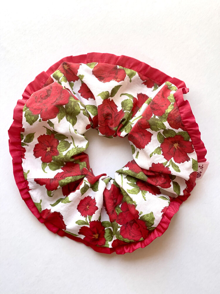 Vintage roses cotton scrunhy ruffle round