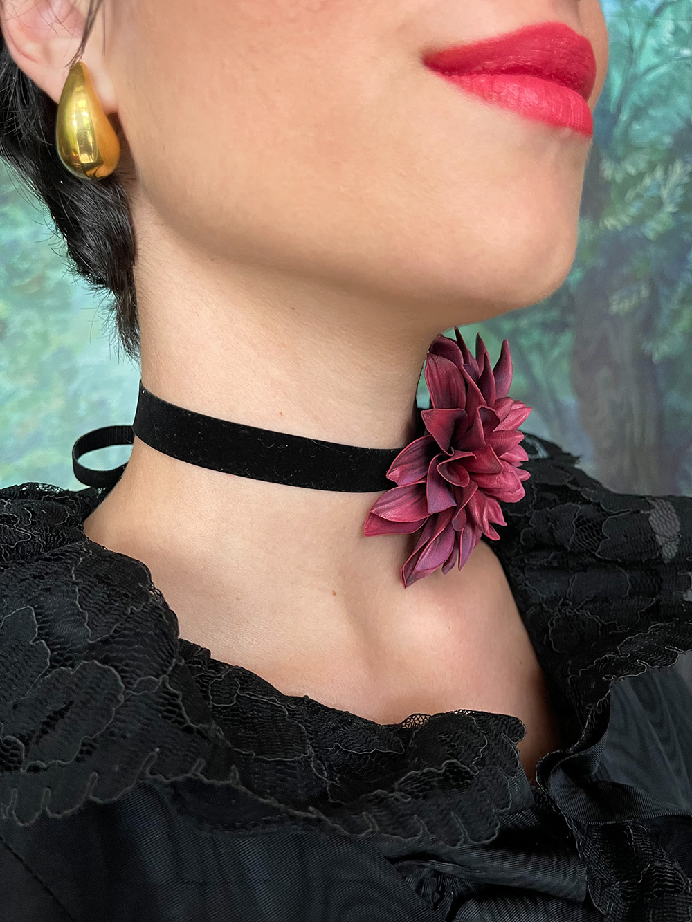 Dahlia Spartacus choker
