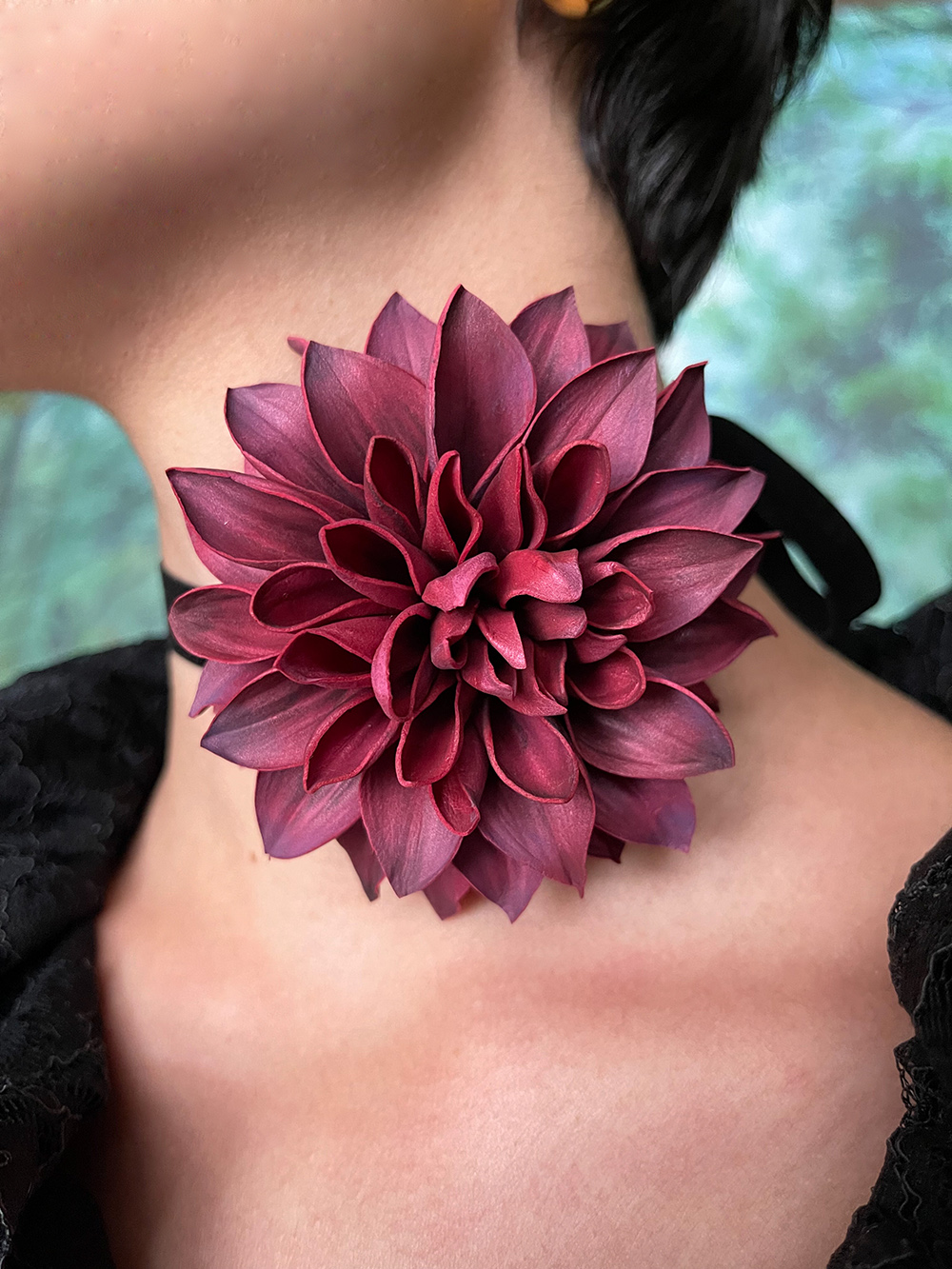 Dahlia Spartacus choker