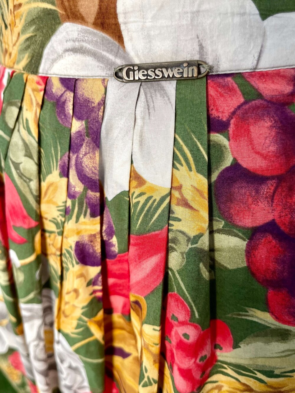 Vintage Giesswein garden pleated midi skirt