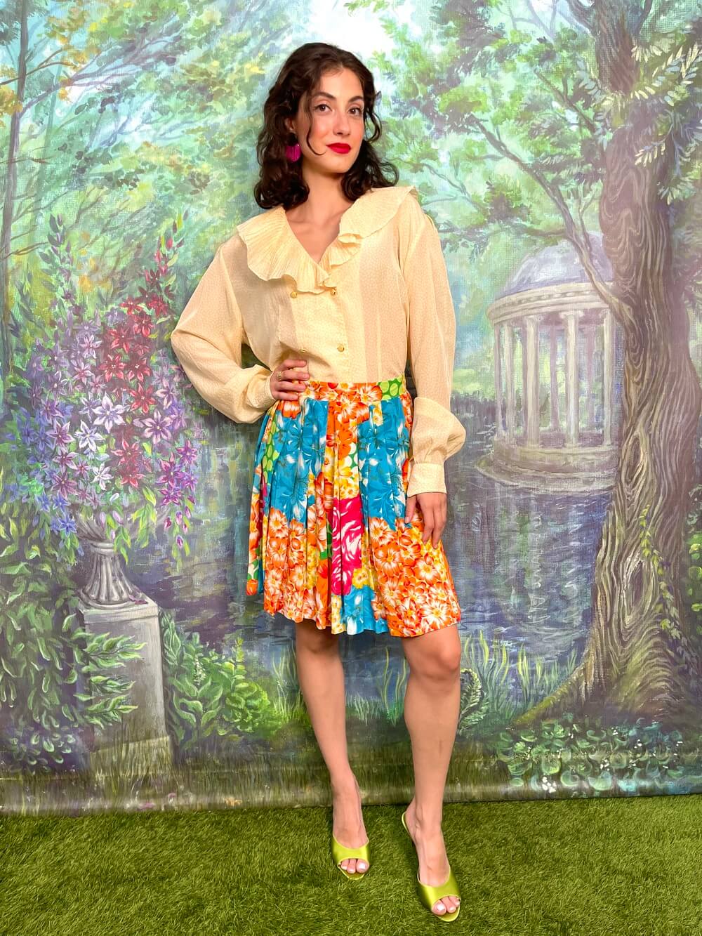 Vintage short floral skirt