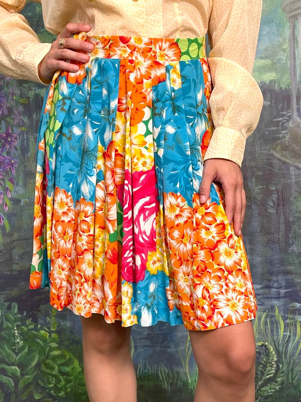 Vintage short floral skirt