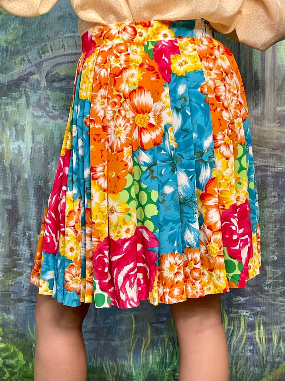 Vintage short floral skirt