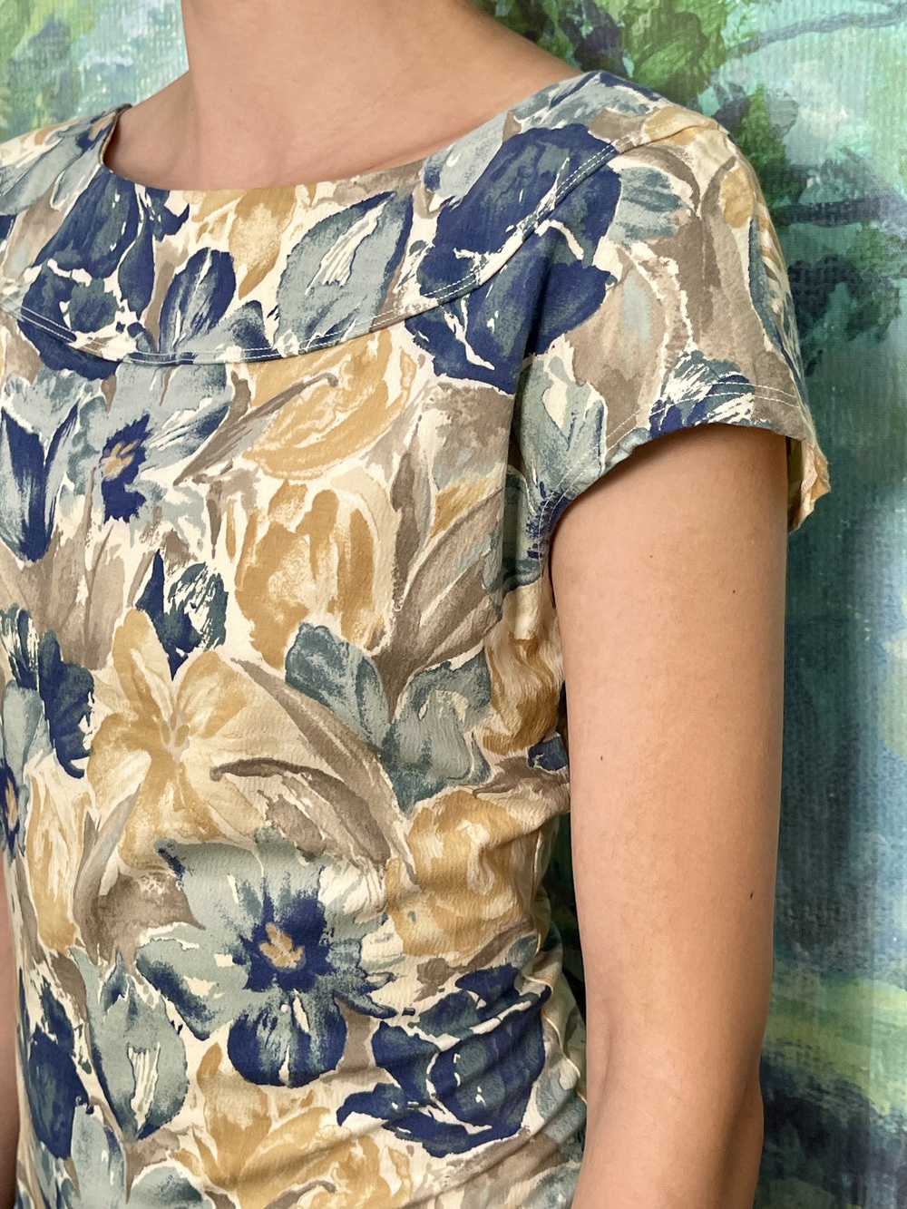 Vintage floral fitted mini dress – bodycon silhouette