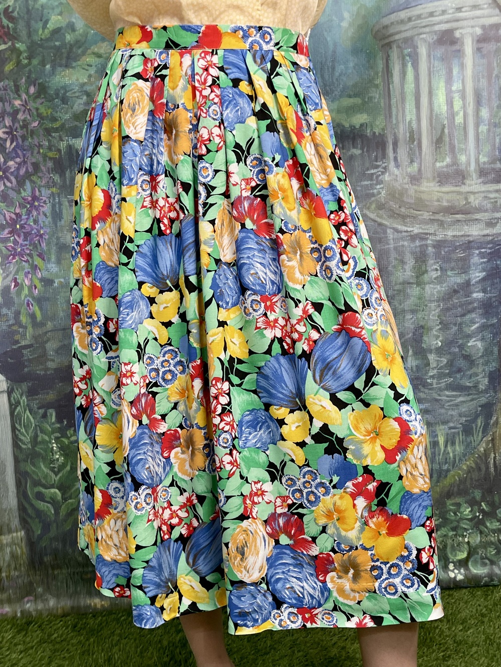 Vintage vibrant floral pleated midi skirt – high-waisted A-line fit