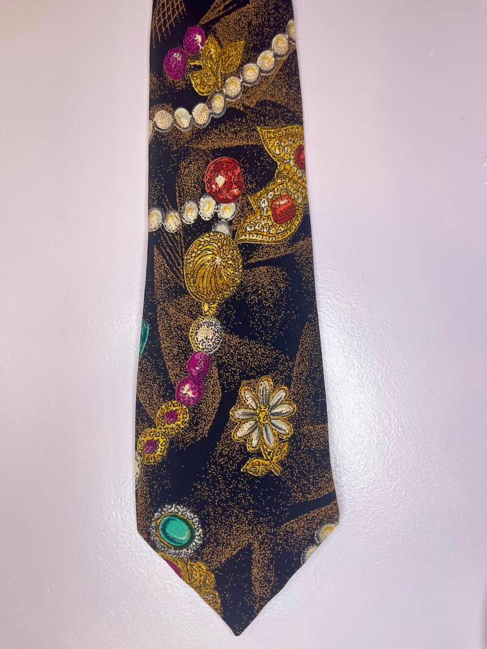 Vintage pearls brown tie