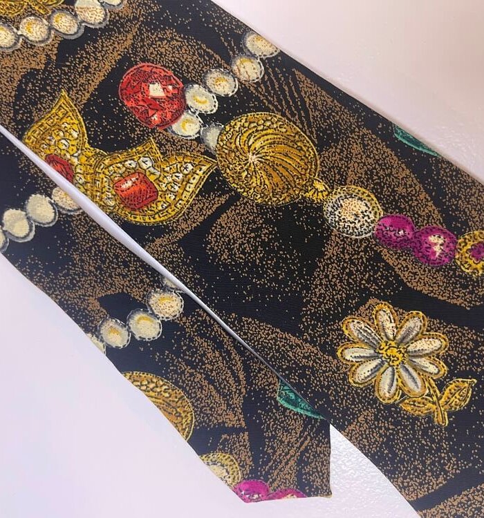 Vintage pearls brown tie