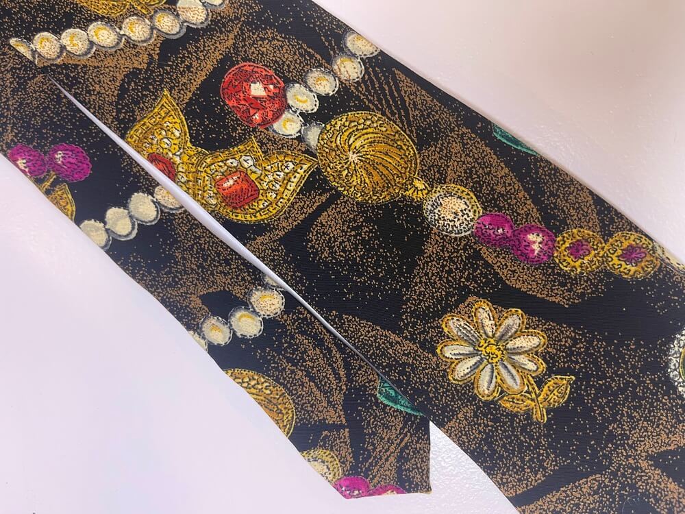 Vintage pearls brown tie