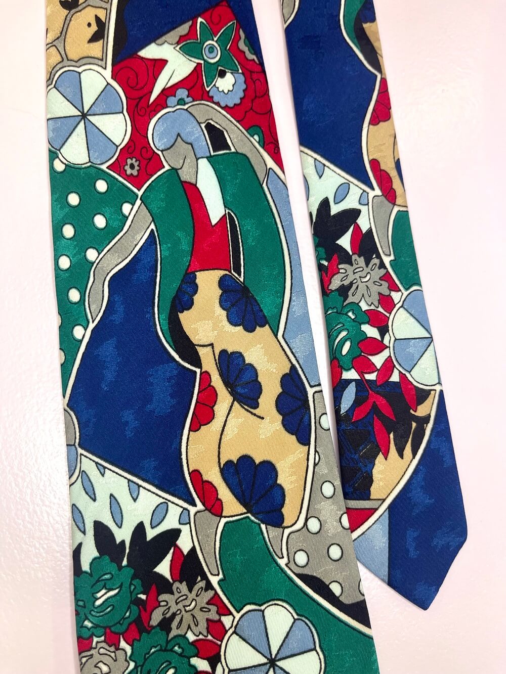 Vintage abstract figure tie