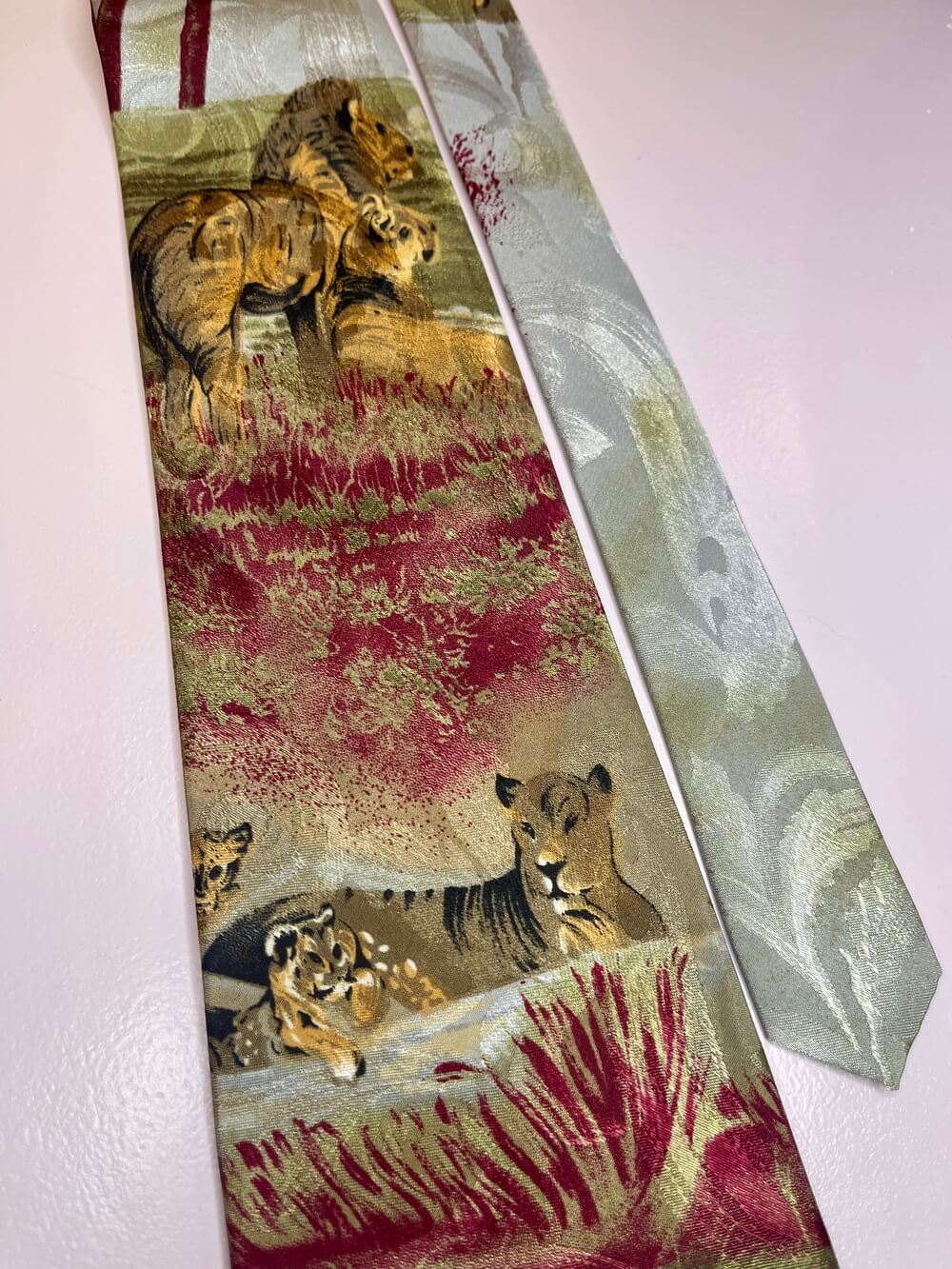 Vintage silk lions tie