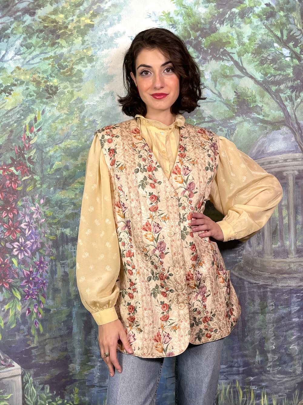 Vintage floral romantic creme vest