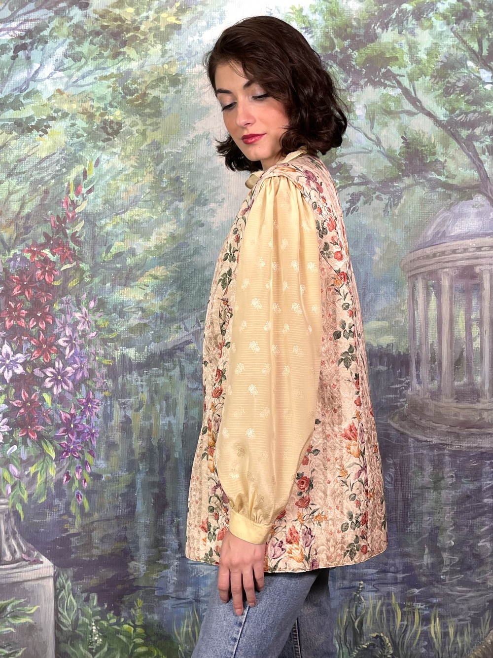 Vintage floral romantic creme vest