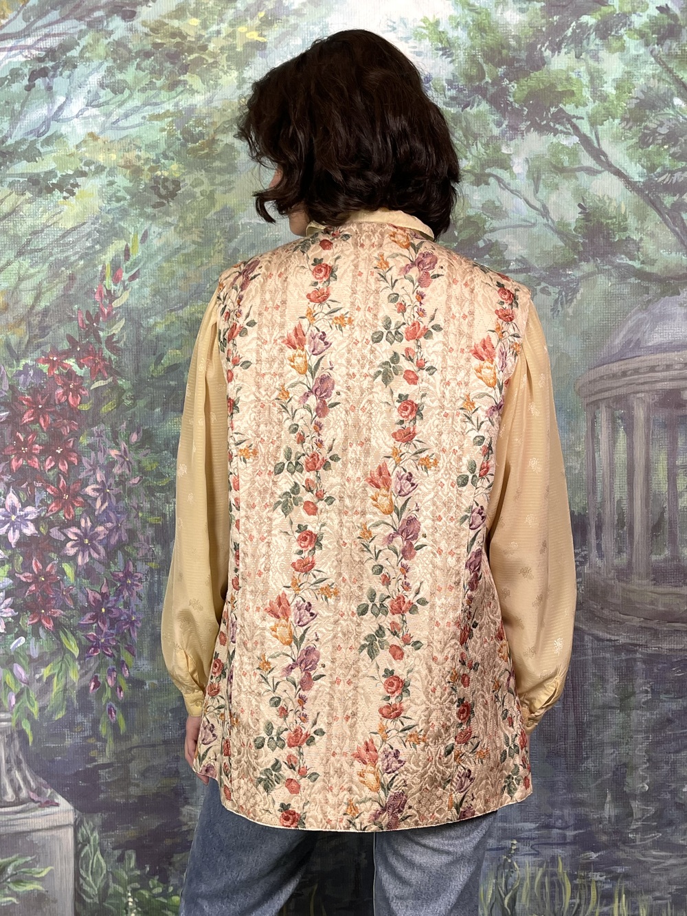 Vintage floral romantic creme vest