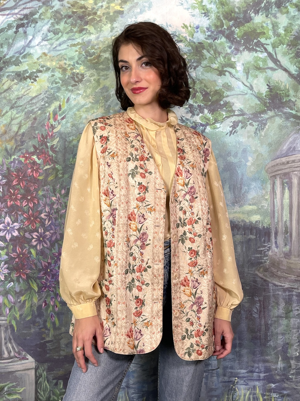 Vintage floral romantic creme vest