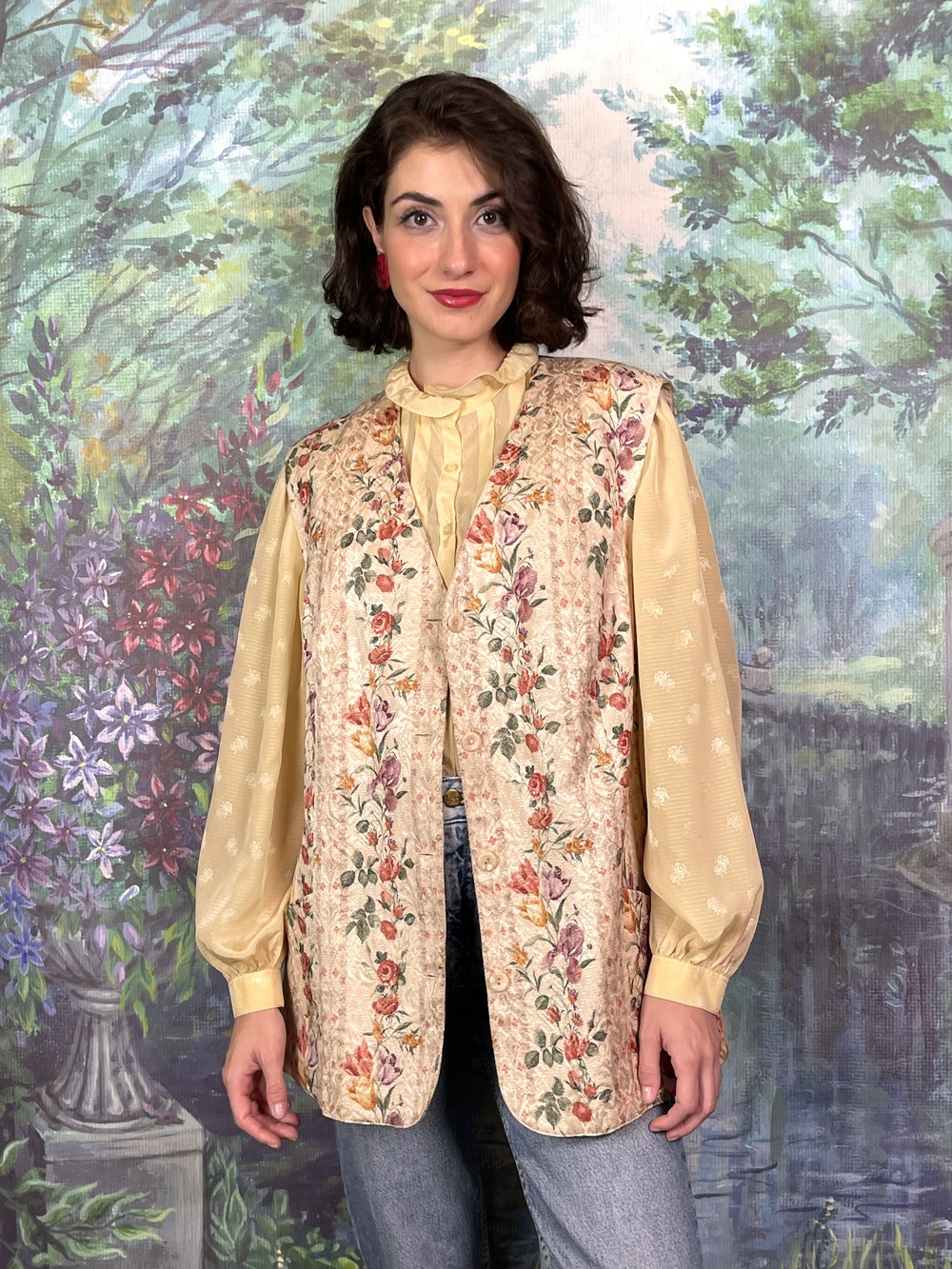 Vintage floral romantic creme vest