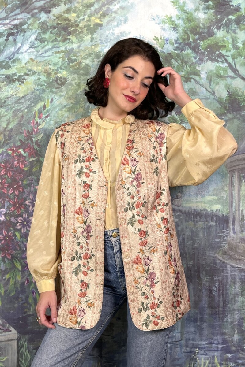 Vintage floral romantic creme vest