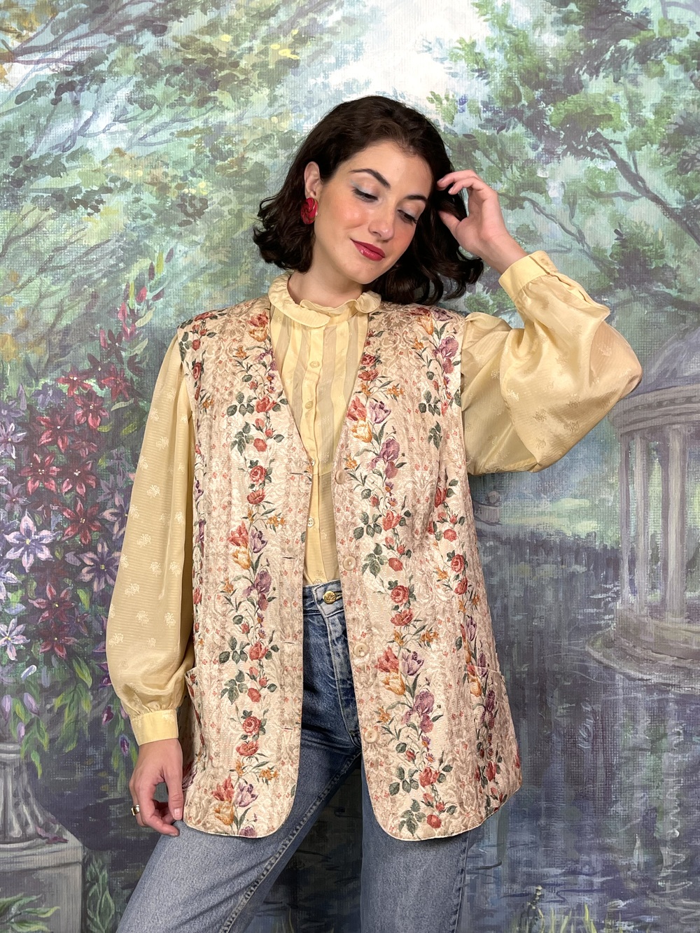 Vintage floral romantic creme vest