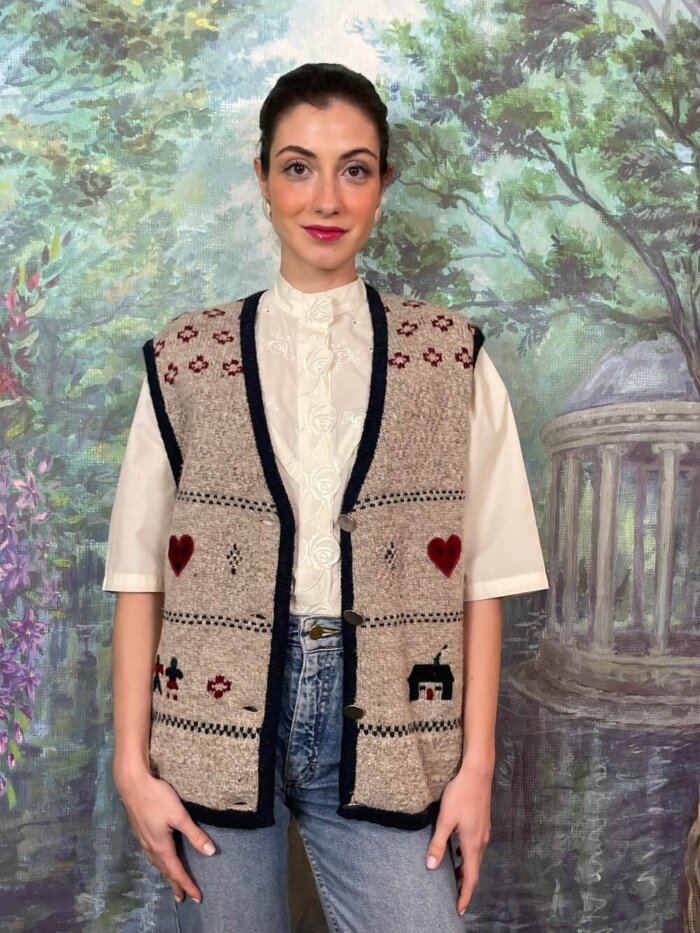 vintage-wool-knit-vest-heart-detail (2)
