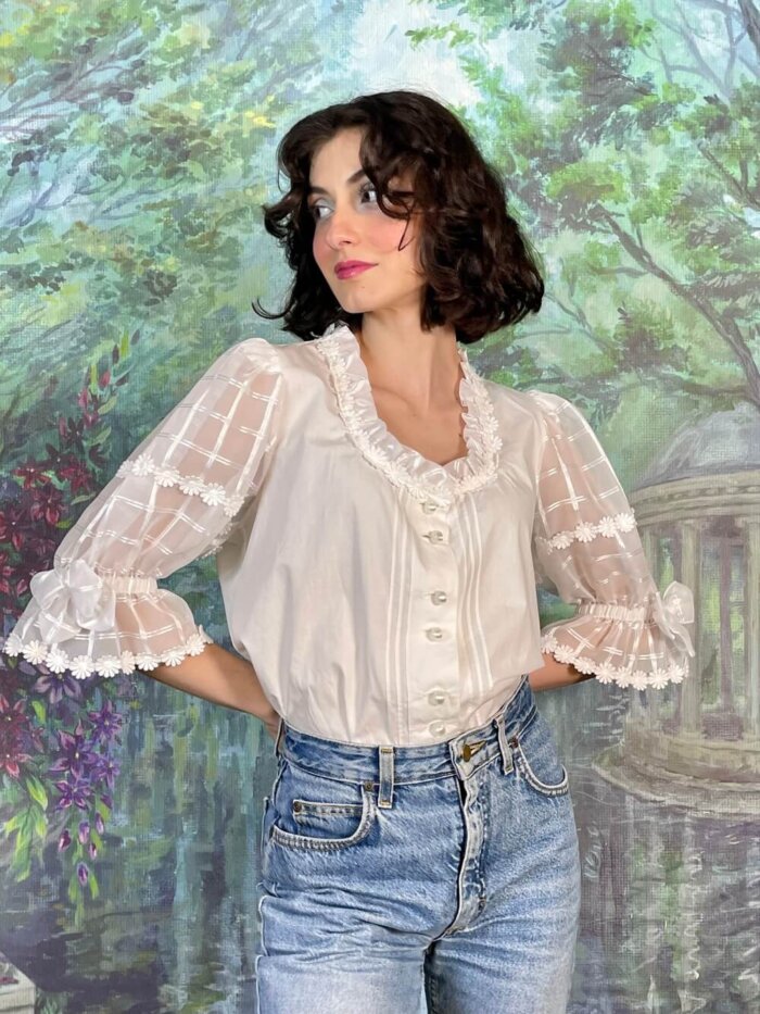 Vintage Austrian Daisies Sleeve Romantic Cottagecore Blouse