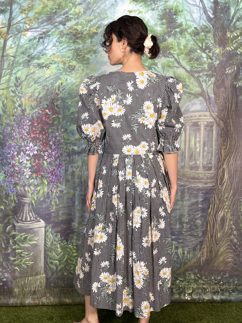 Vintage Austrian Daisy Print Midi Dress